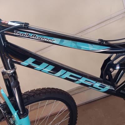 LIKE NEW WOMEN'S HUFFY TRAIL RUNNER 18 SPEED MOUNTAIN BIKE