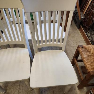 Set of 4 white solid chairs