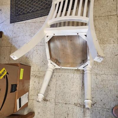Set of 4 white solid chairs