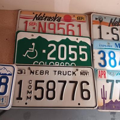 4 PLASTIC 20" WHEEL COVERS AND LICENSE PLATES