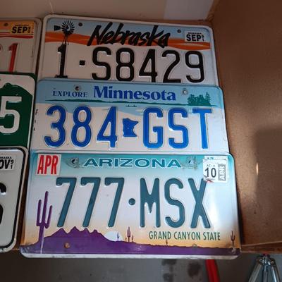 4 PLASTIC 20" WHEEL COVERS AND LICENSE PLATES