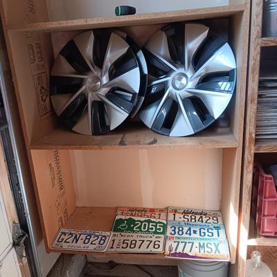 4 PLASTIC 20" WHEEL COVERS AND LICENSE PLATES