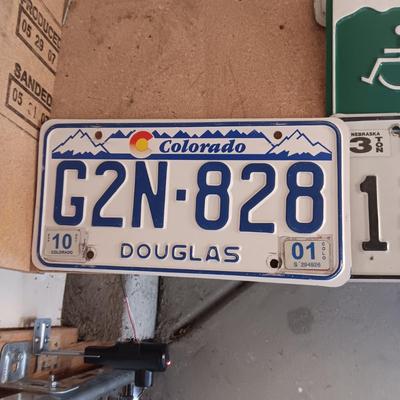 4 PLASTIC 20" WHEEL COVERS AND LICENSE PLATES