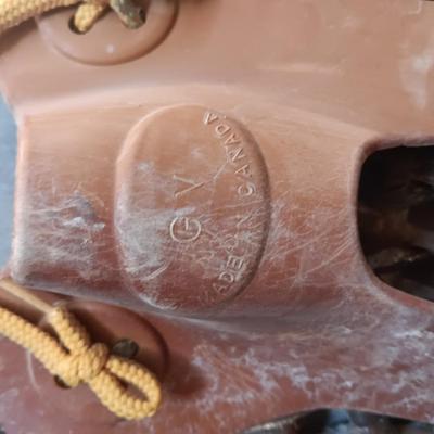 WOOD AND LEATHER SNOWSHOES WITH POLES