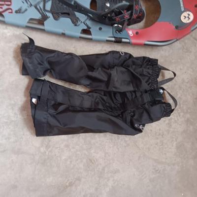 TUBBS WILDERNESS 30 SNOWSHOES, LL BEAN POLES AND CARRY BAG