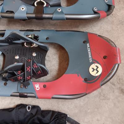 TUBBS WILDERNESS 30 SNOWSHOES, LL BEAN POLES AND CARRY BAG