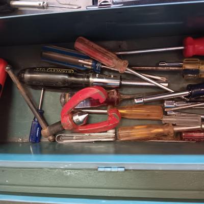 METAL TOOL BOX W/SHELF PLUS VARIOUS HAND AND POWER TOOLS