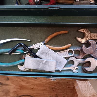 METAL TOOL BOX W/SHELF PLUS VARIOUS HAND AND POWER TOOLS