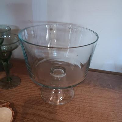 FRUIT BOWL ON PEDESTAL, PINECONE MEASURING CUPS AND PLASTIC MARGARITA GLASSES