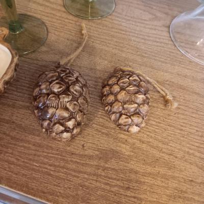 FRUIT BOWL ON PEDESTAL, PINECONE MEASURING CUPS AND PLASTIC MARGARITA GLASSES