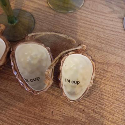 FRUIT BOWL ON PEDESTAL, PINECONE MEASURING CUPS AND PLASTIC MARGARITA GLASSES
