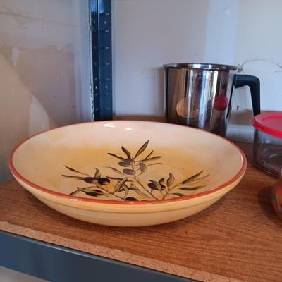 WILLIAMS SONOMA SPAGHETTI BOWL, SALSA AND PYREX BOWL, STAINLESS STEEL PITCHERS