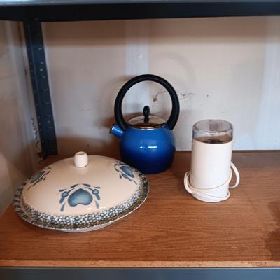 PIE SAVER, METAL WATER KETTLE AND COFFEE GRINDER