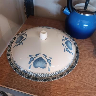 PIE SAVER, METAL WATER KETTLE AND COFFEE GRINDER