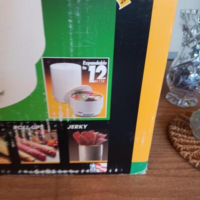 AMERICAN HARVEST FOOD DEHYDRATOR 2400