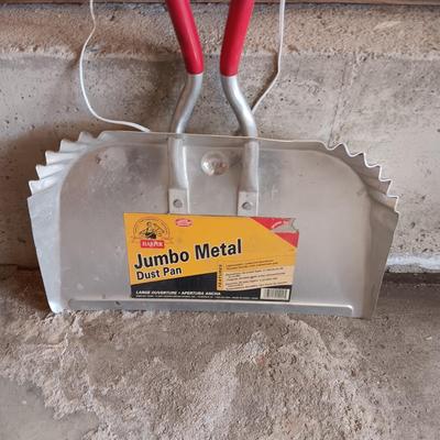 RECHARGEABLE DUST BUSTER AND A JUMBO METAL DUST PAN
