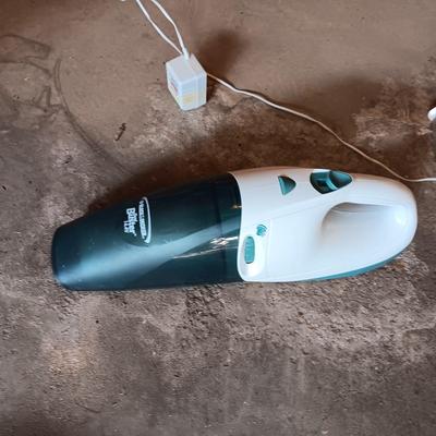 RECHARGEABLE DUST BUSTER AND A JUMBO METAL DUST PAN