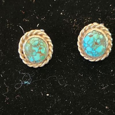 Turquoise Pierced earrings with rope design