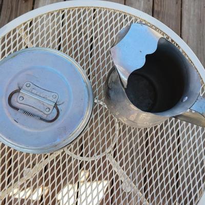 ALUMINUM VINTAGE MESS KIT AND PITCHER