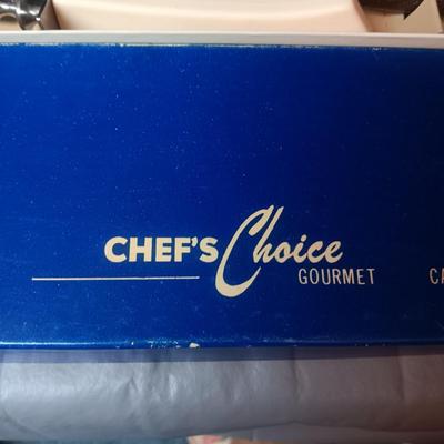 CHEF'S CHOICE GOURMET CARVING SET AND A CLIMAX GRINDER