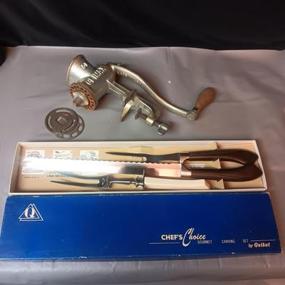CHEF'S CHOICE GOURMET CARVING SET AND A CLIMAX GRINDER