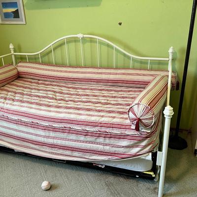 White Metal Day Bed Extra long twin with Sealy mattress