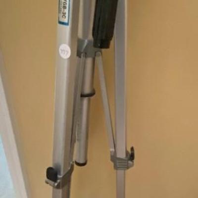 Adjustable Velbon Tripid