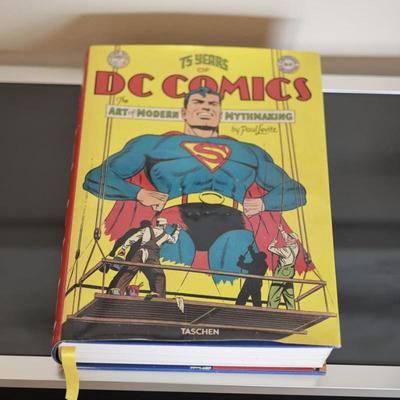 75 Years of DC Comics - The Art of Modern Mythmaking with Original Box