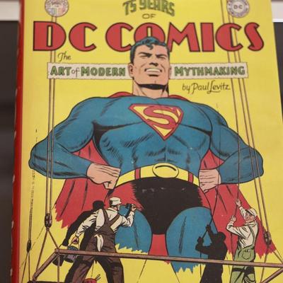 75 Years of DC Comics - The Art of Modern Mythmaking with Original Box