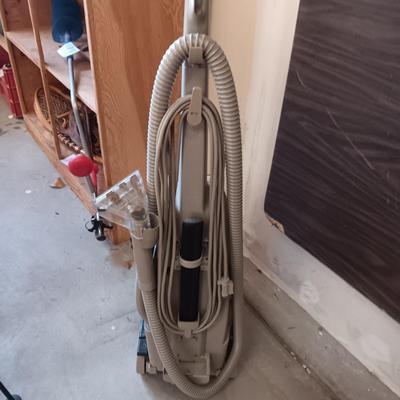 HOOVER STEAM VAC DELUXE CARPET CLEANER WITH UPHOLSTERY ATTACHMENT