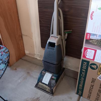 HOOVER STEAM VAC DELUXE CARPET CLEANER WITH UPHOLSTERY ATTACHMENT