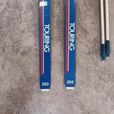 GOLDEN TEAM TOURING 200 X-COUNTRY SKIS AND LOIPE POLES