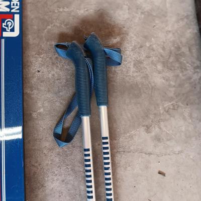 GOLDEN TEAM TOURING 200 X-COUNTRY SKIS AND LOIPE POLES