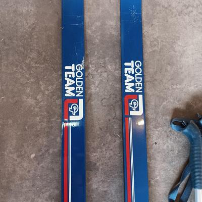 GOLDEN TEAM TOURING 200 X-COUNTRY SKIS AND LOIPE POLES
