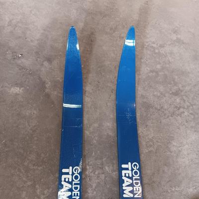 GOLDEN TEAM TOURING 200 X-COUNTRY SKIS AND LOIPE POLES