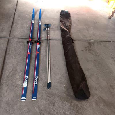 GOLDEN TEAM TOURING 200 X-COUNTRY SKIS AND LOIPE POLES
