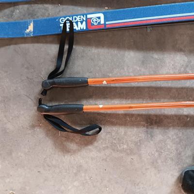GOLDEN TEAM TOURING FIBERGLAS 210 X-COUNTRY SKIS AND BAMBOO POLES