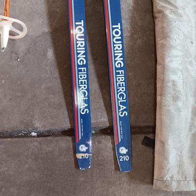 GOLDEN TEAM TOURING FIBERGLAS 210 X-COUNTRY SKIS AND BAMBOO POLES