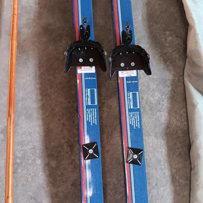 GOLDEN TEAM TOURING FIBERGLAS 210 X-COUNTRY SKIS AND BAMBOO POLES