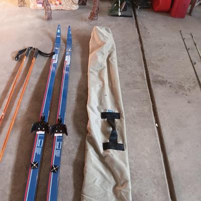 GOLDEN TEAM TOURING FIBERGLAS 210 X-COUNTRY SKIS AND BAMBOO POLES