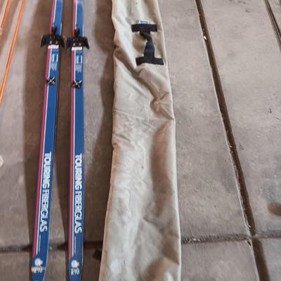 GOLDEN TEAM TOURING FIBERGLAS 210 X-COUNTRY SKIS AND BAMBOO POLES