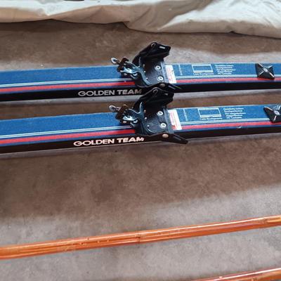 GOLDEN TEAM TOURING FIBERGLAS 210 X-COUNTRY SKIS AND BAMBOO POLES