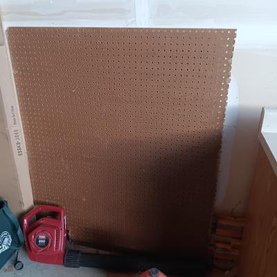 SCRAP WOOD/LUMBER AND PEG BOARD