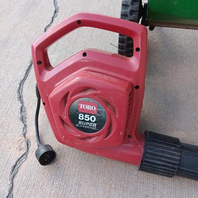 TORO LEAF BLOWER AND WALK BEHIND SPREADER