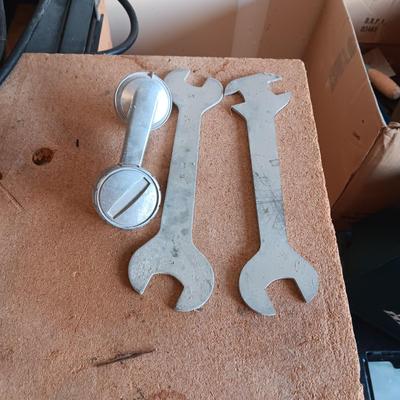 POWR KRAFT 10" RADIAL ARM SAW WITH OR W/O CABINET IT SITS ON