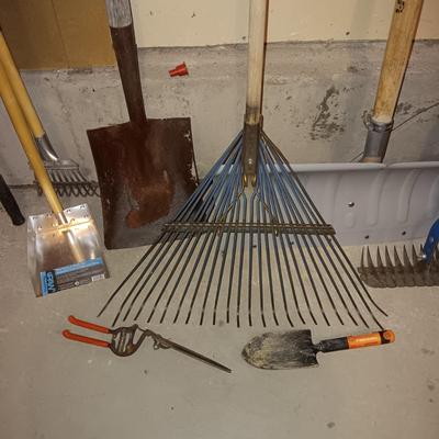 YARD AND GARDEN TOOLS