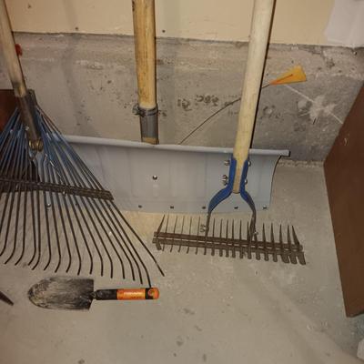 YARD AND GARDEN TOOLS