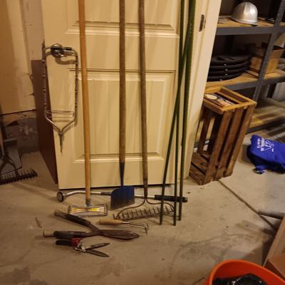 YARD AND GARDEN TOOLS