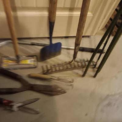 YARD AND GARDEN TOOLS