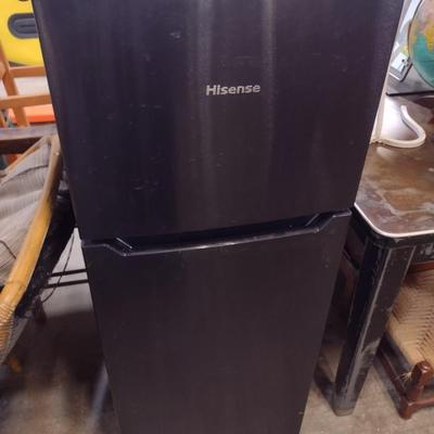 Hisense Apartment Sized Refrigerator/Freezer